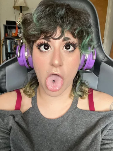 Photo of model @strawberryscales