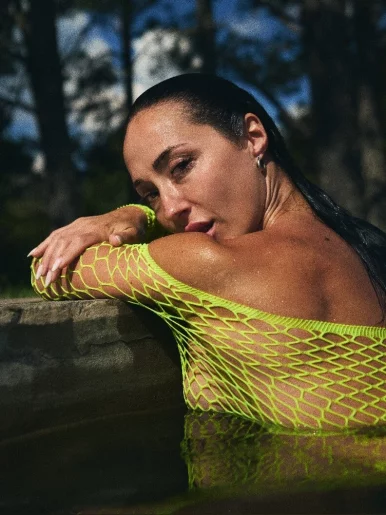 Photo of model @strongmommy