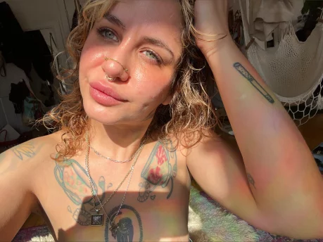 Photo of model @stupidstepsister