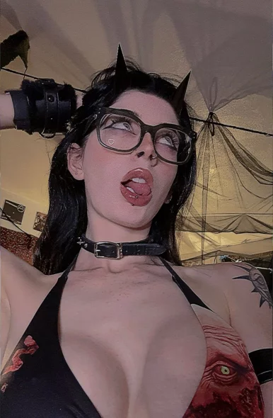 Photo of model @succubusrayray