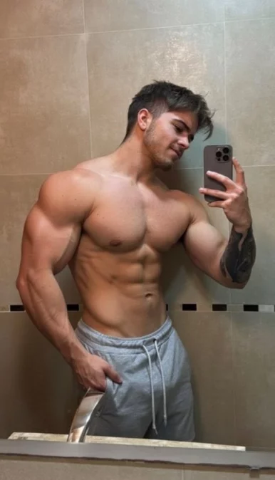 Photo of model @sugarmuscle369