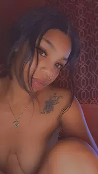 Photo of model @sunny_honey