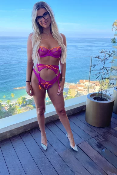 Photo of model @superlivvy