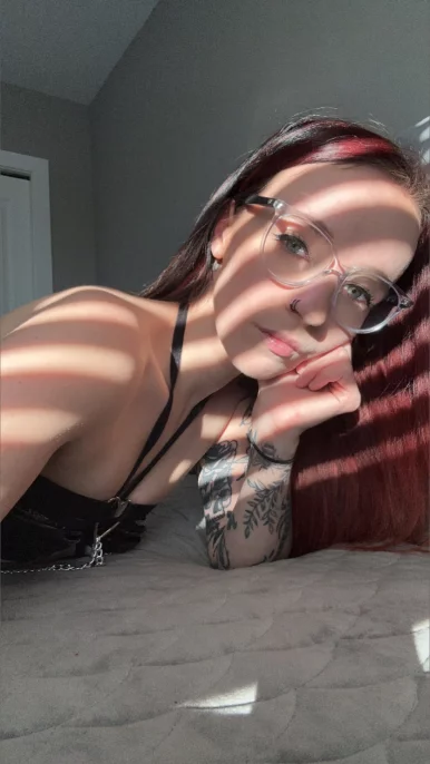 Photo of model @suxkmykittens