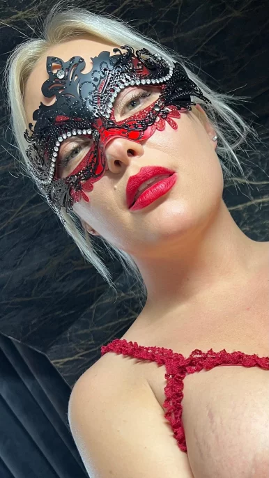 Photo of model @swedish_domina_saraa