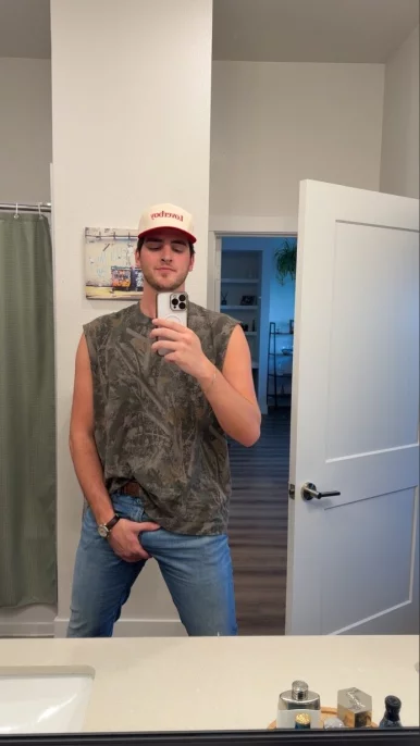 Photo of model @talllad2518