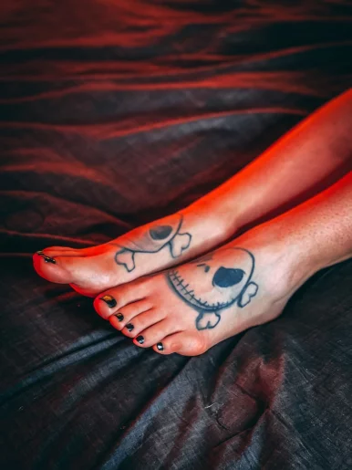 Photo of model @tattedfeetbabe9