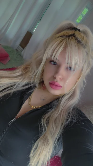 Photo of model @tattedqueeenn