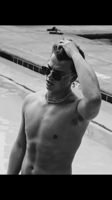 Photo of model @taylorcaniff