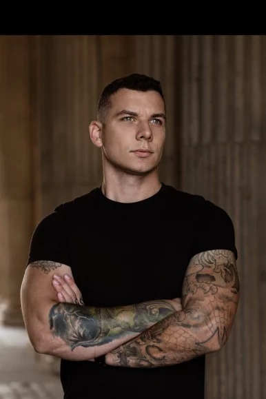 Photo of model @tellyisbackfr