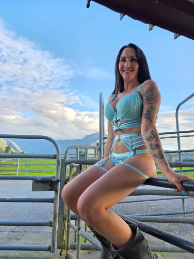 Photo of model @thatmumnextdoorx