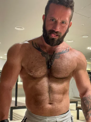 Photo of model @thebeardxfree