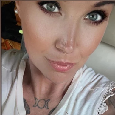 Photo of model @thecountess