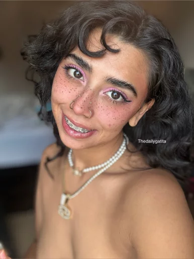 Photo of model @thedailygatita