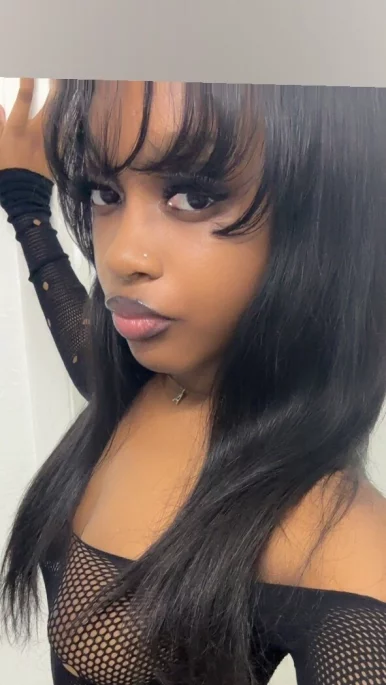 Photo of model @theeshae