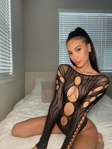 Photo of model @theesummerb