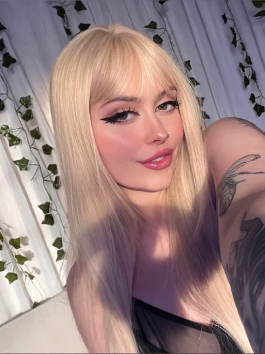 Photo of model @theivyaspen