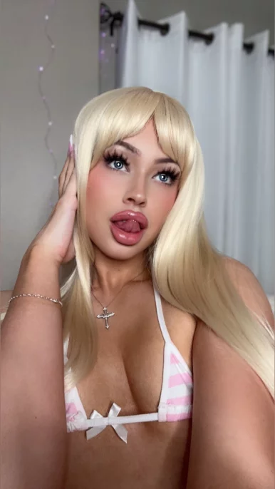 Photo of model @thenovalust