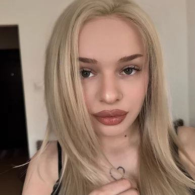 Photo of model @theoliviaola