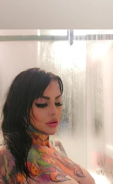 Photo of model @thepixeltemptress