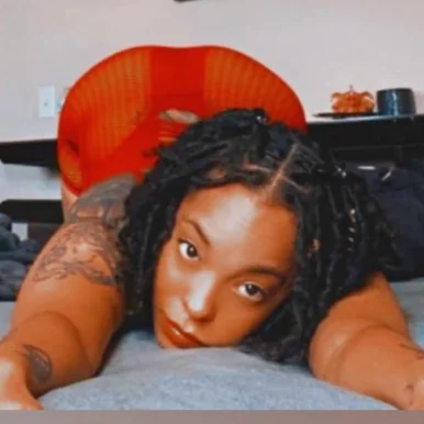 Photo of model @therealvixxxen