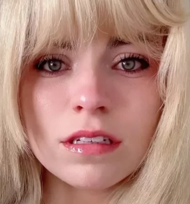 Photo of model @thesabrinabangs