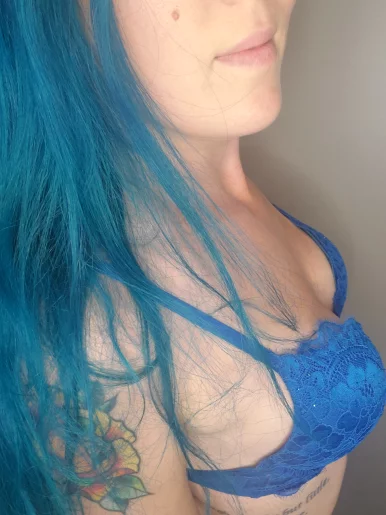 Photo of model @thetinyblue