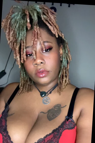 Photo of model @thicclilscorpio