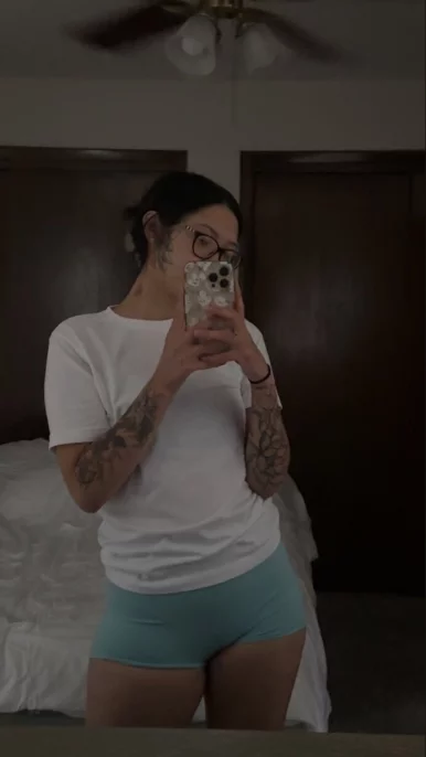 Photo of model @thickasianindiann