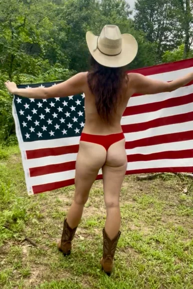 Photo of model @thoughtful_theia