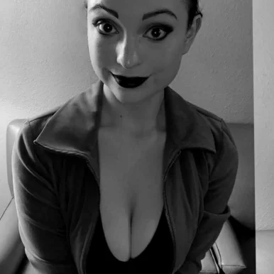 Photo of model @titsmintsalad