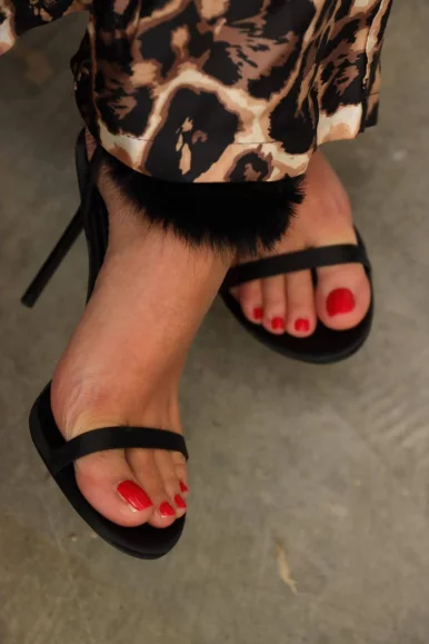 Photo of model @toohotfeetforyou