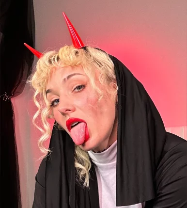 Photo of model @tootwistedtaboovip