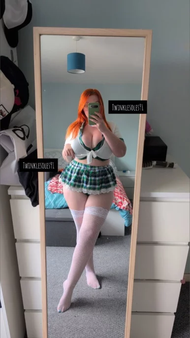 Photo of model @twinklesoles91