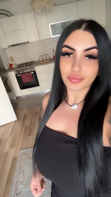 Photo of model @u529122458