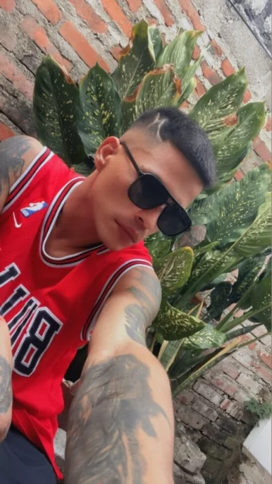 Photo of model @u529125411