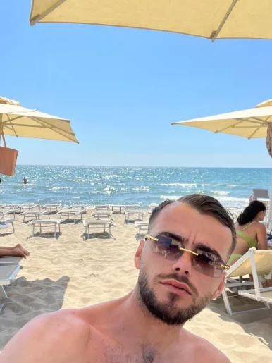 Photo of model @u529152344