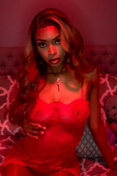 Photo of model @urfaeriegoddess