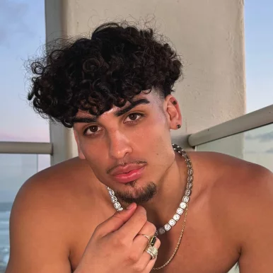 Photo of model @valentinopapii