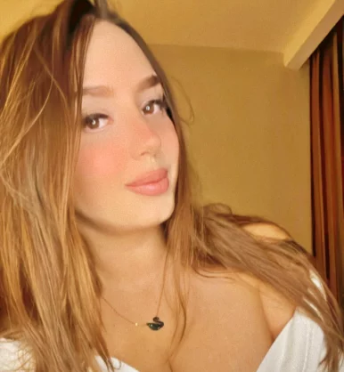 Photo of model @valeriavidaloficial