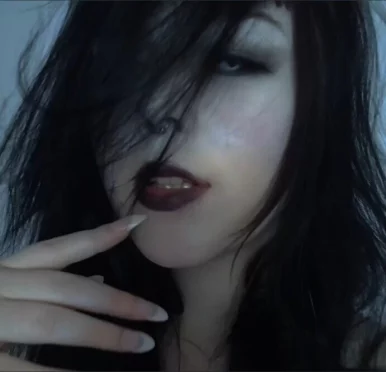 Photo of model @vampirenymphet