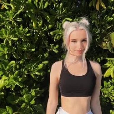 Photo of model @veefroggy