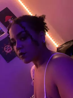 Photo of model @versacethottie