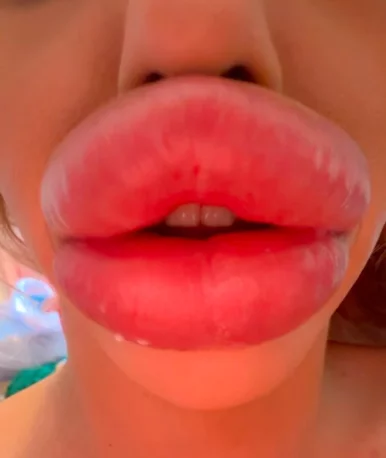 Photo of model @vienna_thebimbodoll