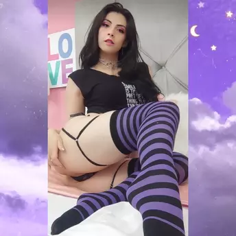 Photo of model @violet_wine