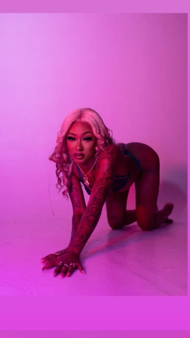 Photo of model @vixenvaloree