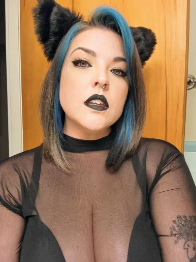 Photo of model @waifubluexo