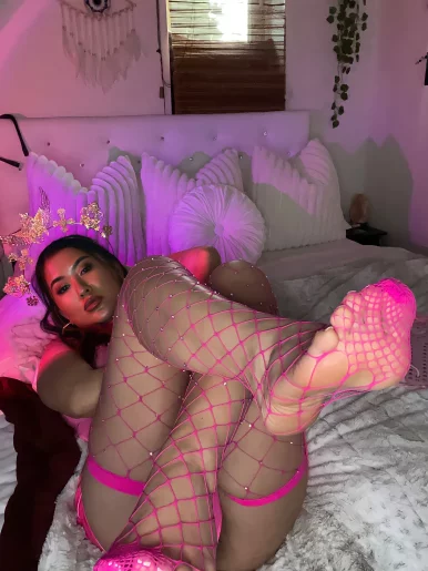 Photo of model @worshipmae