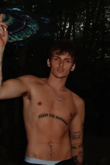 Photo of model @xbrxvnx