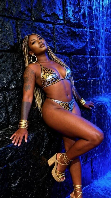 Photo of model @xeinnarose